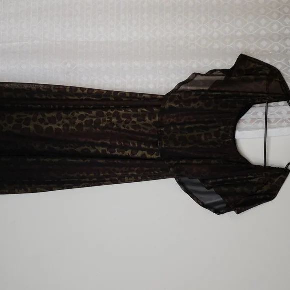 Elegant Off-Shoulder Leopard Print Dress - Picture 3 of 8